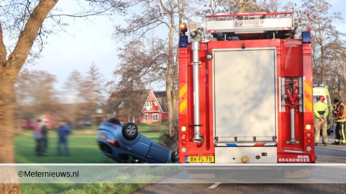 auto op de kop Midwolde