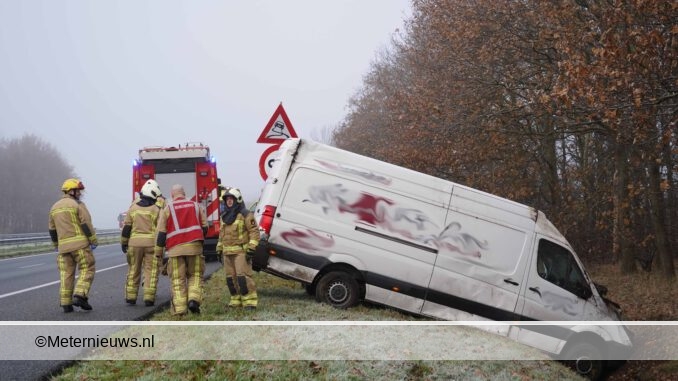 busje de sloot in A28 De Punt