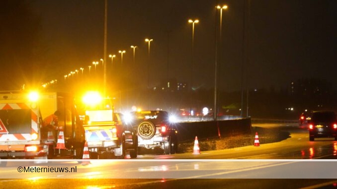 rijstrook A28 afgesloten wegens water op de weg Haren