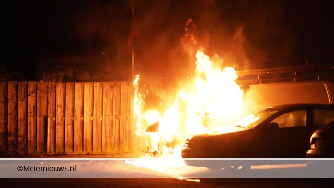 Busheje volledig in brand in Assen