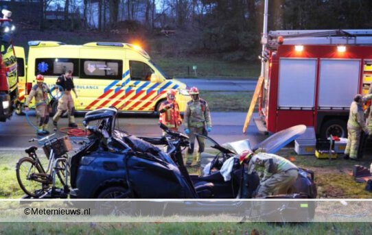 Twee zwaar gewonden na ernstig ongeval in Emmen. Twee zwaar gewonden na ernstig ongeval in Emmen.