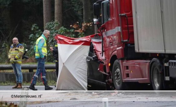 dodelijk ongeval auto vrachtwagen ommen