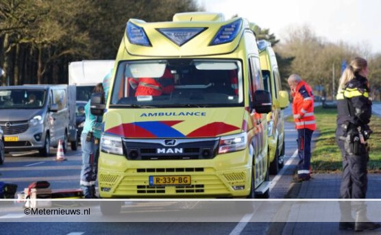 Scooterrijder ernstig gewond na aanrijding in Assen. Scooterrijder ernstig gewond na aanrijding in Assen.