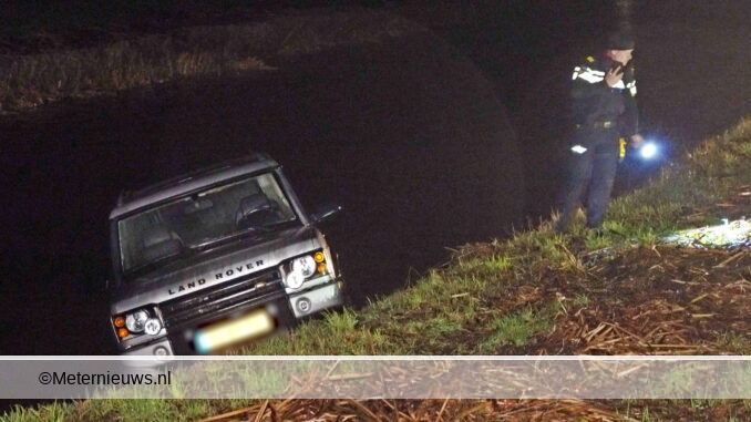 landrover bijna kanaalin Buinen