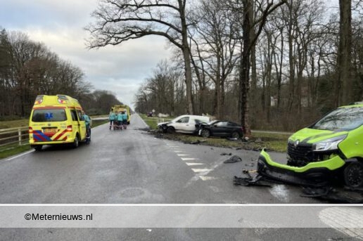 Ernstig ongeval tussen drie auto’s Veenhuizen.