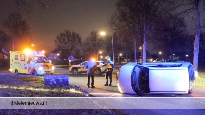 auto op de kant Veldstukken in Emmen