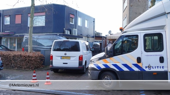 Dode in woning in leek groot politie onderzoek