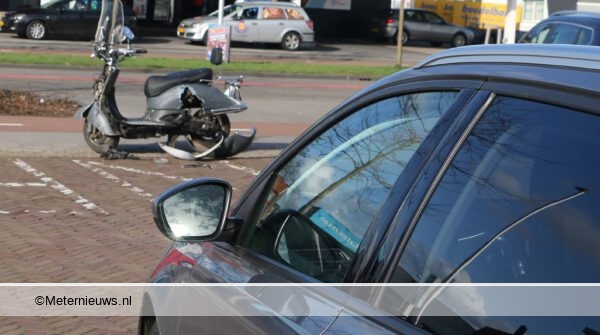 Scooterrijder gewond na aanrijding in Hoogeveen.