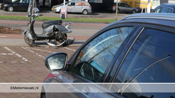 Scooterrijder gewond na aanrijding in Hoogeveen. Scooterrijder gewond na aanrijding in Hoogeveen.