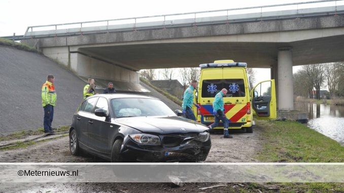 auto van de a37 bij Zwinderen4