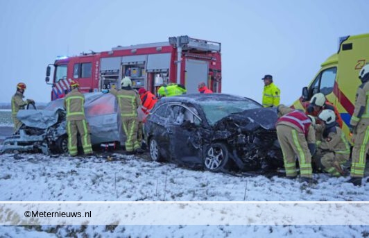 Ernstige frontale aanrijding in 2e Exloermond door de gladheid. Ernstige frontale aanrijding in 2e Exloermond door de gladheid.
