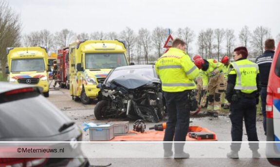 Frontale aanrijding in Zuidbroek. Frontale aanrijding in Zuidbroek.