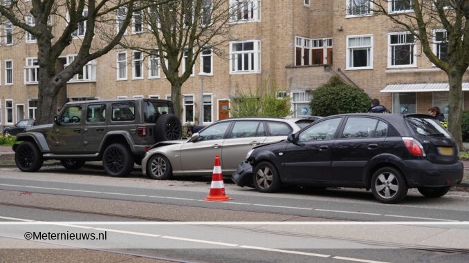 jeepvantonbeschadigdbijongevalAmsterdam
