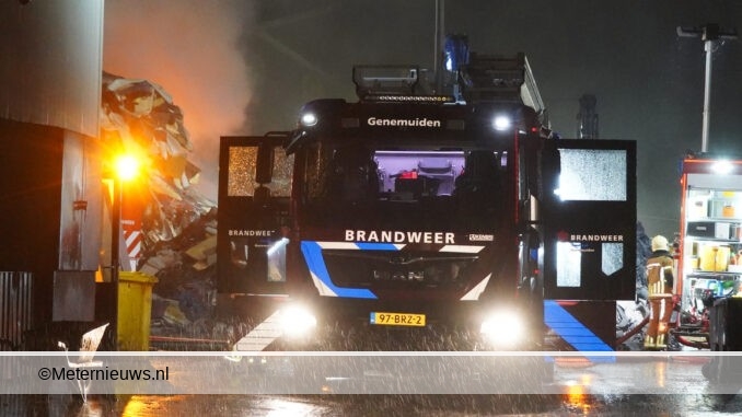 zeer grote brand in Genemuiden00