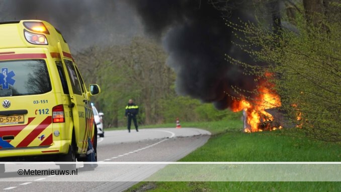 Bestuurder ontkomt uit brandende auto ongeval Zuidwolde