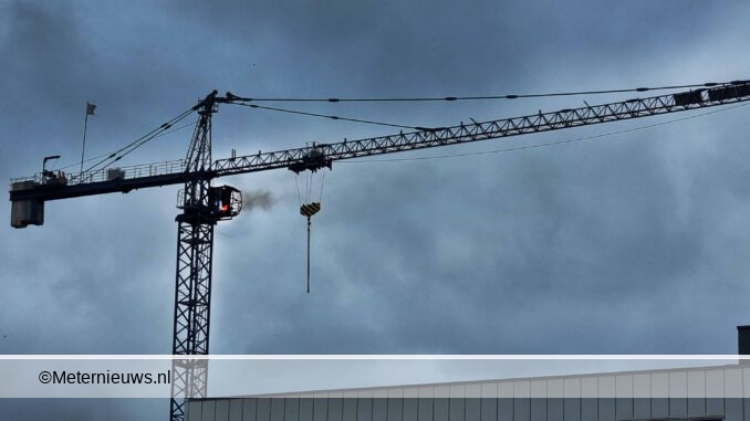 Cabine hijskraan in brand in Groningen6