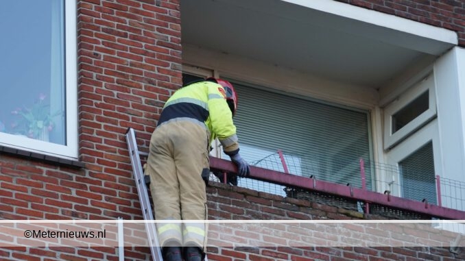brandweeropentdeurvoorbewoonsterHaren