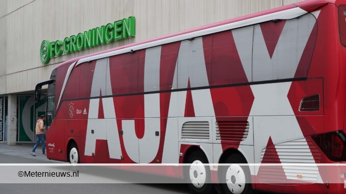 De spelersbus gearriveerd bij Euroborg Fc Groningen