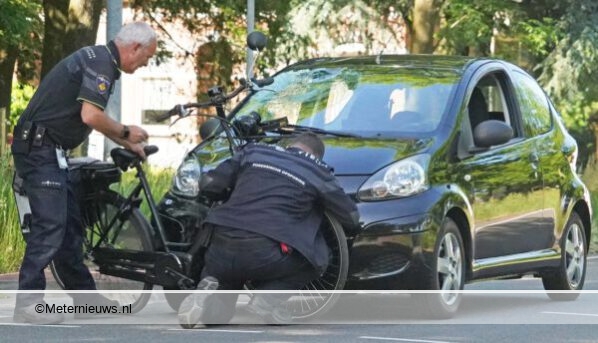 Fietser ernstig gewond bij aanrijding. Fietser ernstig gewond bij aanrijding.