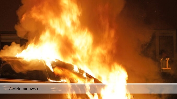 auto in vlammen brandstichting Assen4