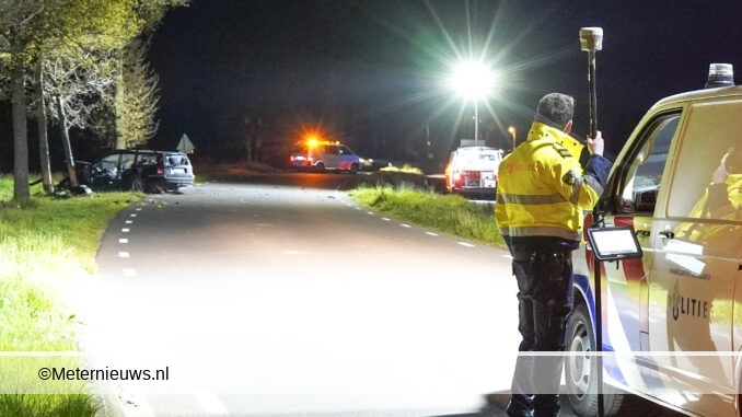 auto tegen boom na politieachtervolging Siddeburen2
