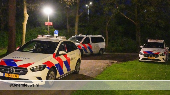 politie valt woning emmen binnen