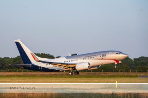 Koning Willem Allexander bestuurd regeringsvliegtuig naar Spanje