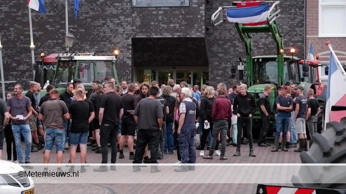 boeren demonstreden gemeentehuis Coevorden