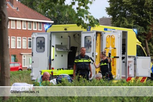 Motorrijder ernstig gewond na aanrijding in Groningen. Motorrijder ernstig gewond na aanrijding in Groningen.