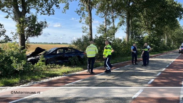 Auto vat vlam na ongeval Onstwedde. Auto vat vlam na ongeval Onstwedde.