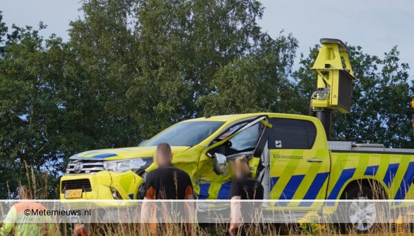 Rijkswaterstaat auto aangereden N33 Deurze. Rijkswaterstaat auto aangereden N33 Deurze.