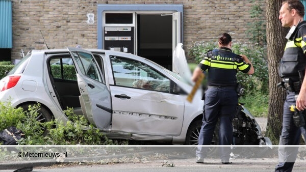 Automobilist richt ravage aan na ongeval in Groningen. Automobilist richt ravage aan na ongeval in Groningen.