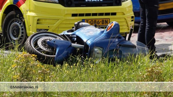 Motorrijder gewond na aanrijding in Assen.