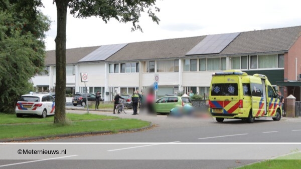 Fietser gewond na aanrijding in Klazienaveen. Fietser gewond na aanrijding in Klazienaveen.