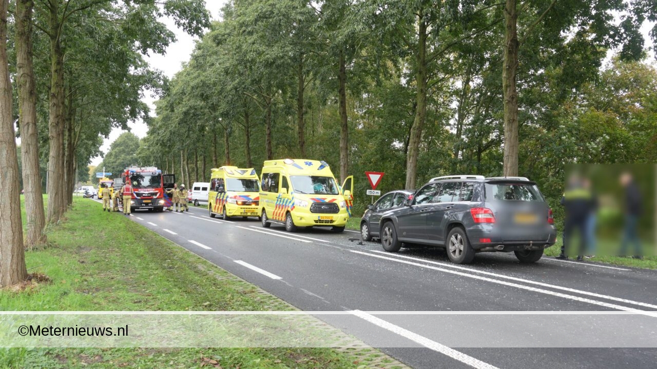 Gewonde bij kop staart aanrijding Meppel. Gewonde bij kop staart aanrijding Meppel.
