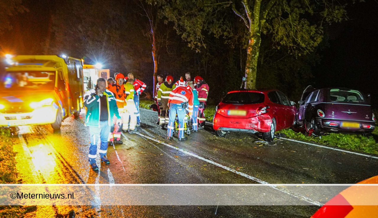 Vier gewonden na ongeval door Noodweer in Wehe den Hoorn. Vier gewonden na ongeval door Noodweer in Wehe den Hoorn.