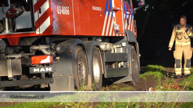 aterwagen vast in modder Nieuw Roden
