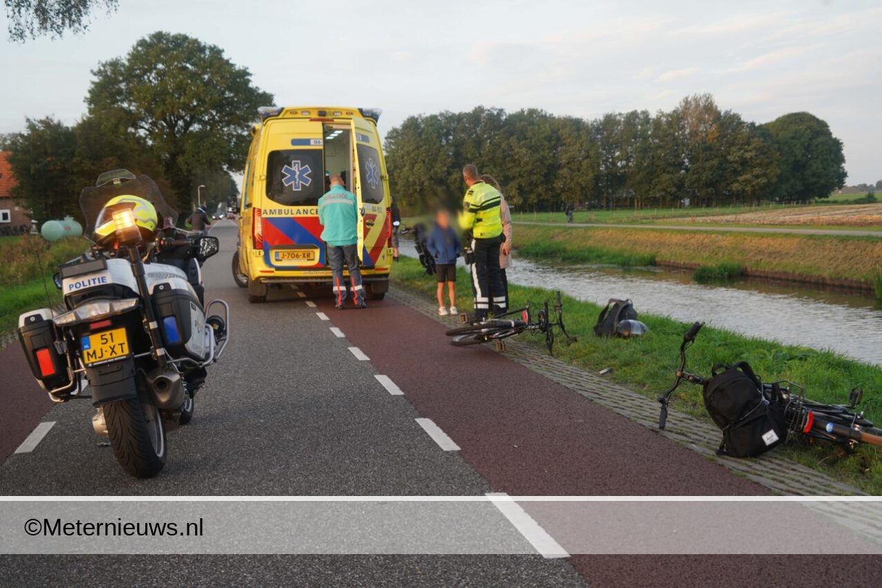 Meisjes op fiets aangereden Ommerkanaal. Meisjes op fiets aangereden Ommerkanaal.