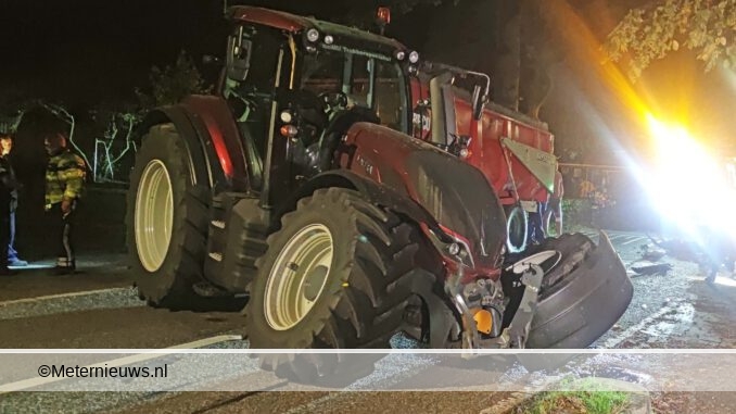 tractor frontaal op auto Balkbrug