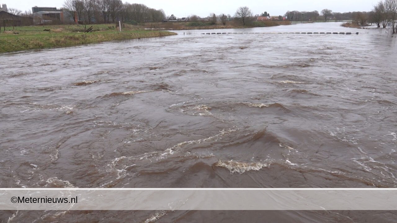Wateroverlast..Medewerkers waterschap in crisisfase 2 (Video)
