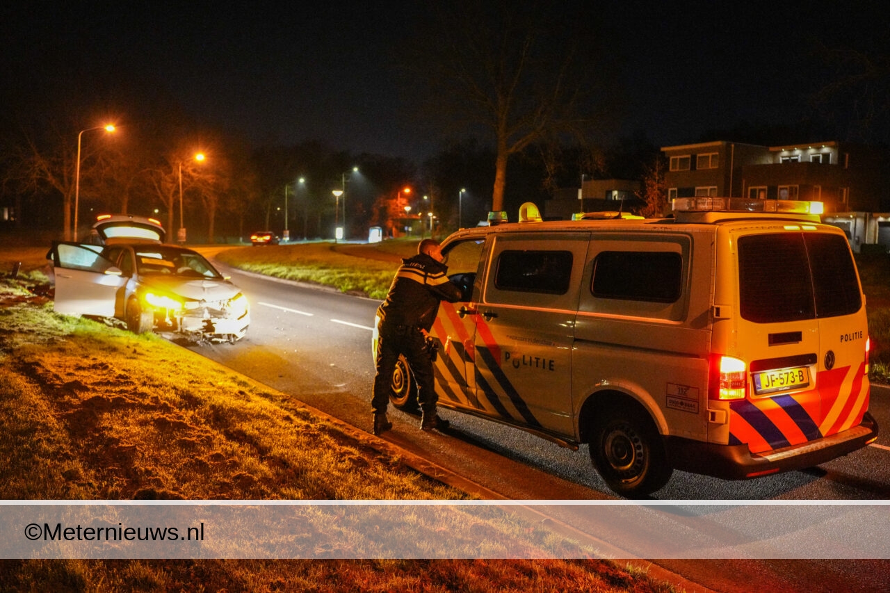 Twee Automobilisten ervandoor na veroorzaken ongeval in Emmen. Twee Automobilisten ervandoor na veroorzaken ongeval in Emmen.