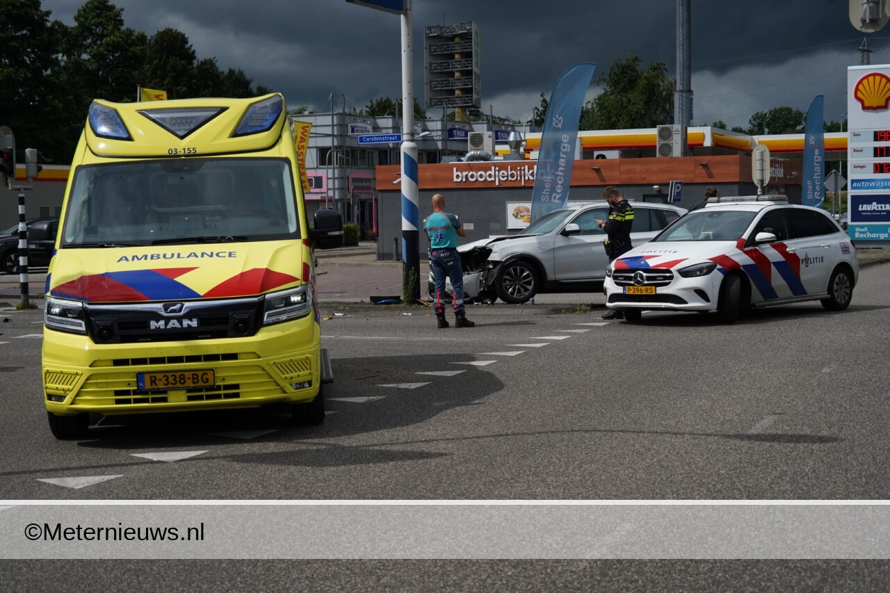 Drie gewonden na ongeval in Hoogeveen. Drie gewonden na ongeval in Hoogeveen.