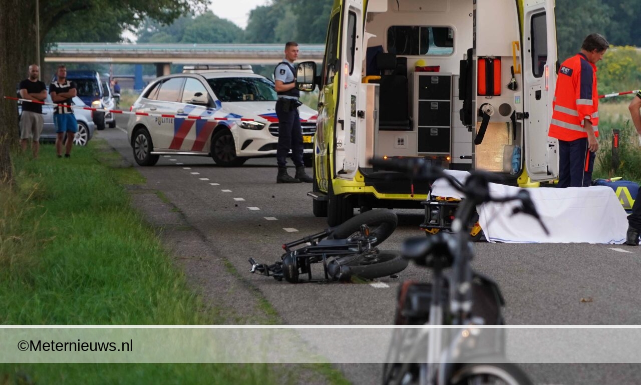 Ernstig ongeval Fatbiker na aanrijding in Holsloot. Ernstig ongeval Fatbiker na aanrijding in Holsloot.