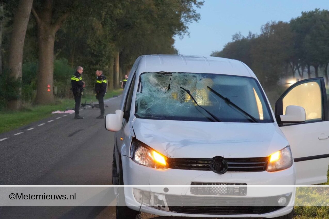 Fietser ernstig gewond na aanrijding in Hijken. Fietser ernstig gewond na aanrijding in Hijken.