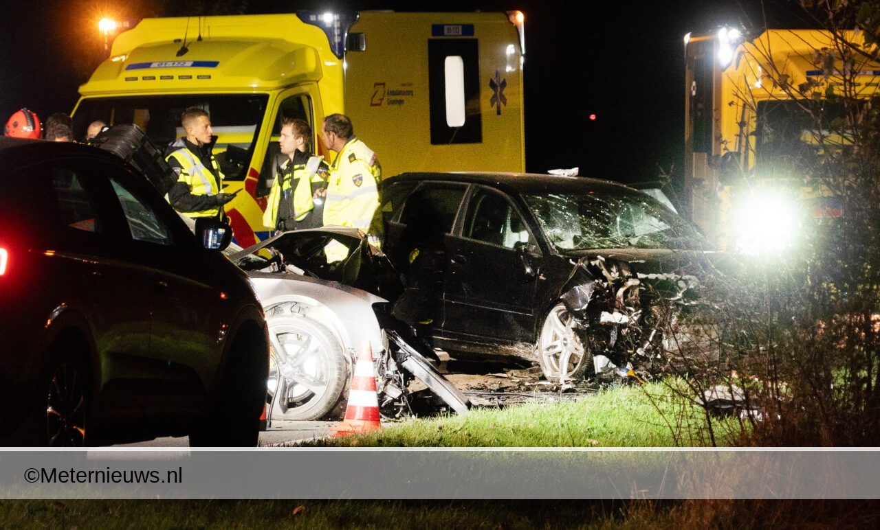 Zwaar gewonden na frontale botsing in Delfzijl. Zwaar gewonden na frontale botsing in Delfzijl.