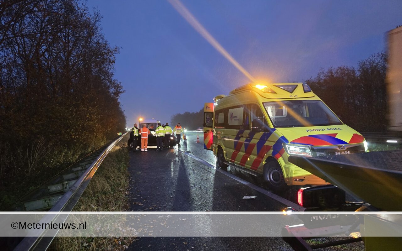 Forse verkeersoverlast door aanrijding op A32 Nijeveen. Forse verkeersoverlast door aanrijding op A32 Nijeveen.