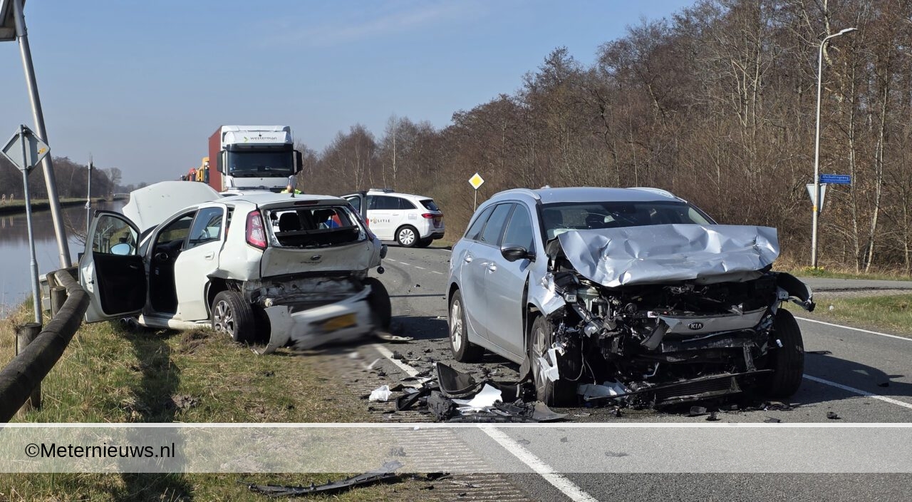 Forse aanrijding in Rouveen. Forse aanrijding in Rouveen.