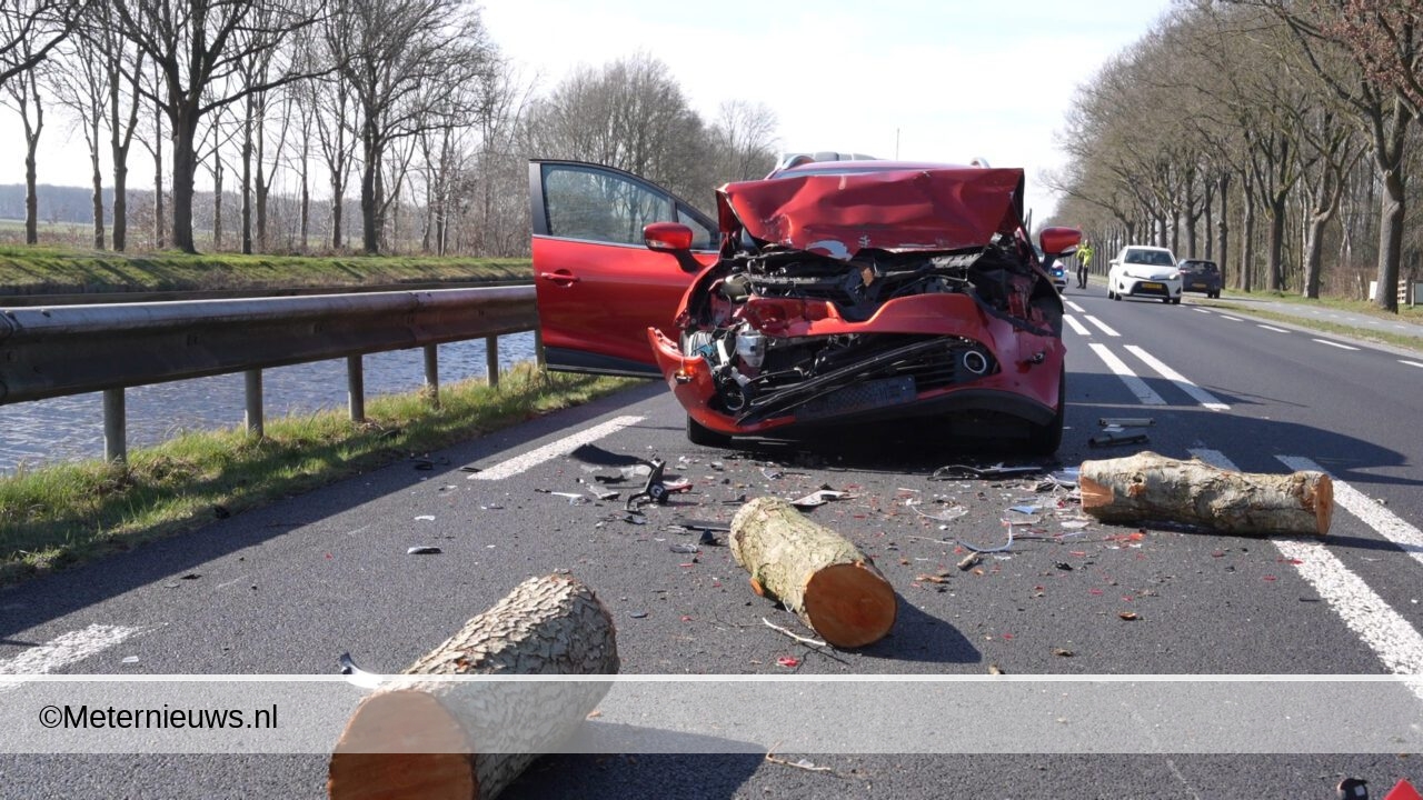 Automobilist botste achter op aanhanger in Uffelte(Video) |