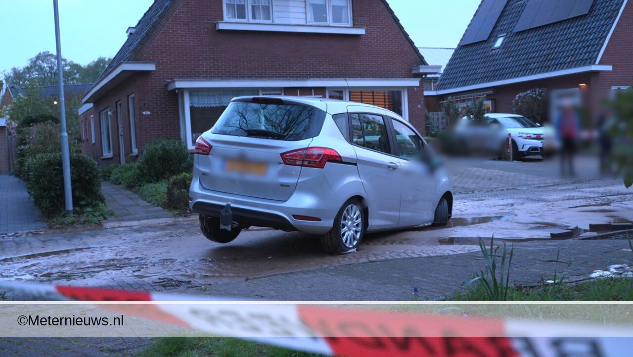 Auto in Sinkhole in Zuidlaren(Video)