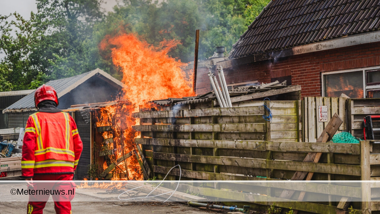 Uitslaande schuurbrand in Holwierde(Video)